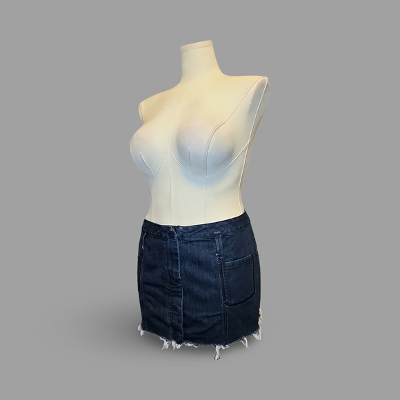 Venezia Frayed Hem Denim Micro Mini Skirt 20 Plus Dark Wash Blue y2K Alternative - Picture 2 of 7